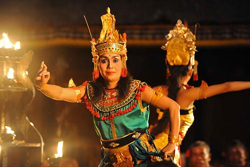 Đặc sắc điệu múa Kecak trên đảo Bali Indonesia